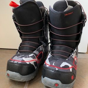 Burton youth Snowboard Boots size 5